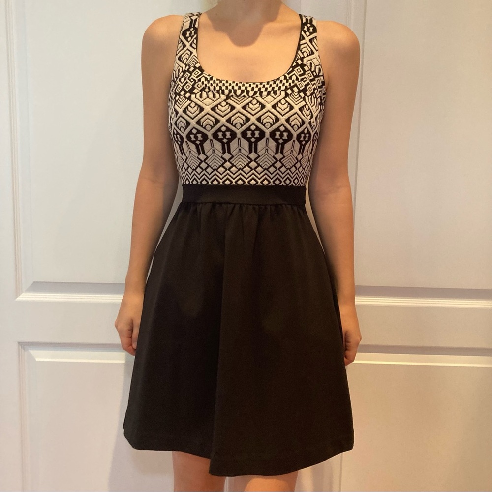 🎉Dress Sale🎉 Cynthia Rowley Back and White Dress